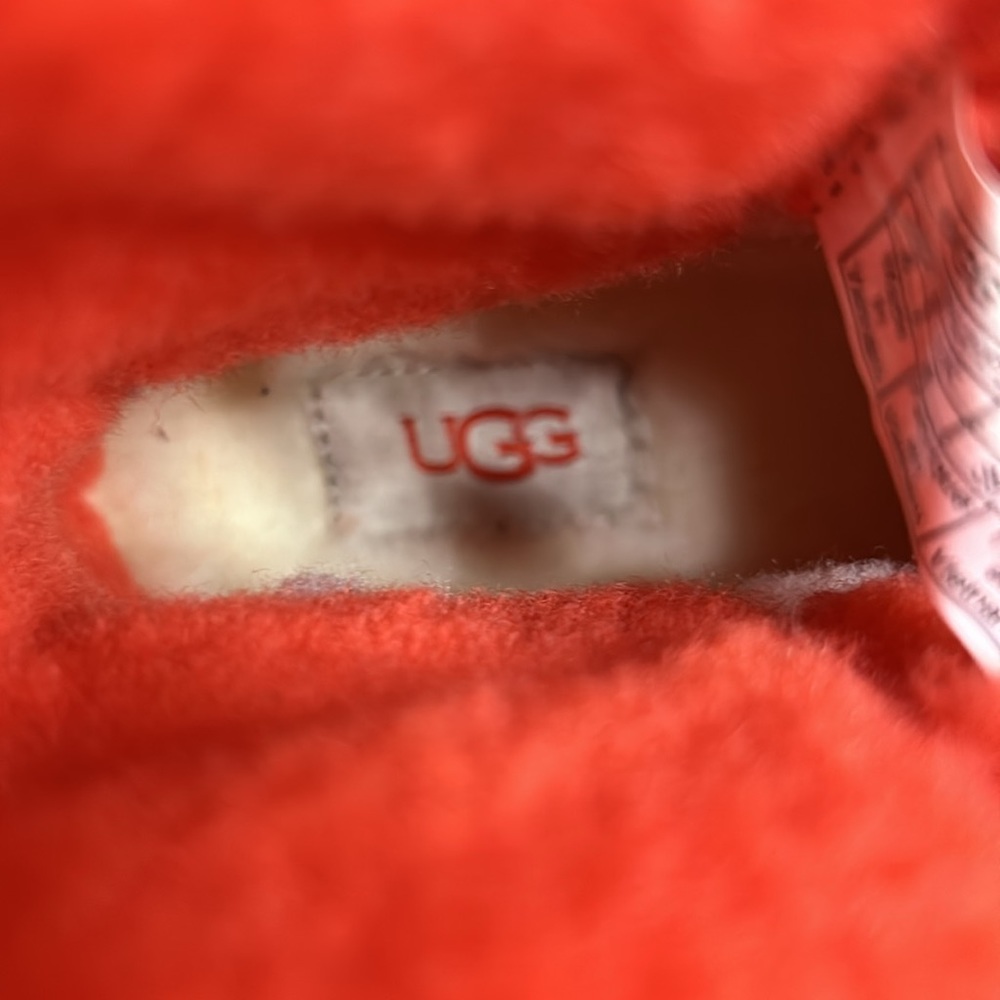 NWT Ugg boots - Picture 5 of 9